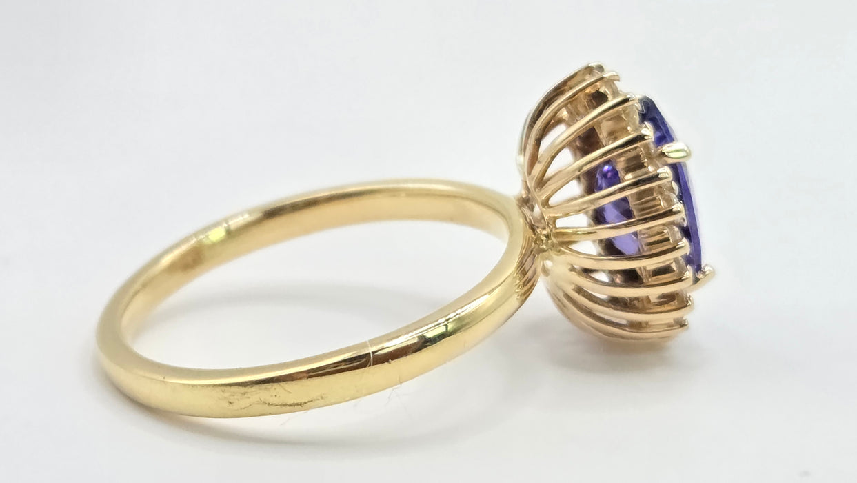 Vintage: 18ct Gold Tanzanite & Diamond Oval Cluster Ring