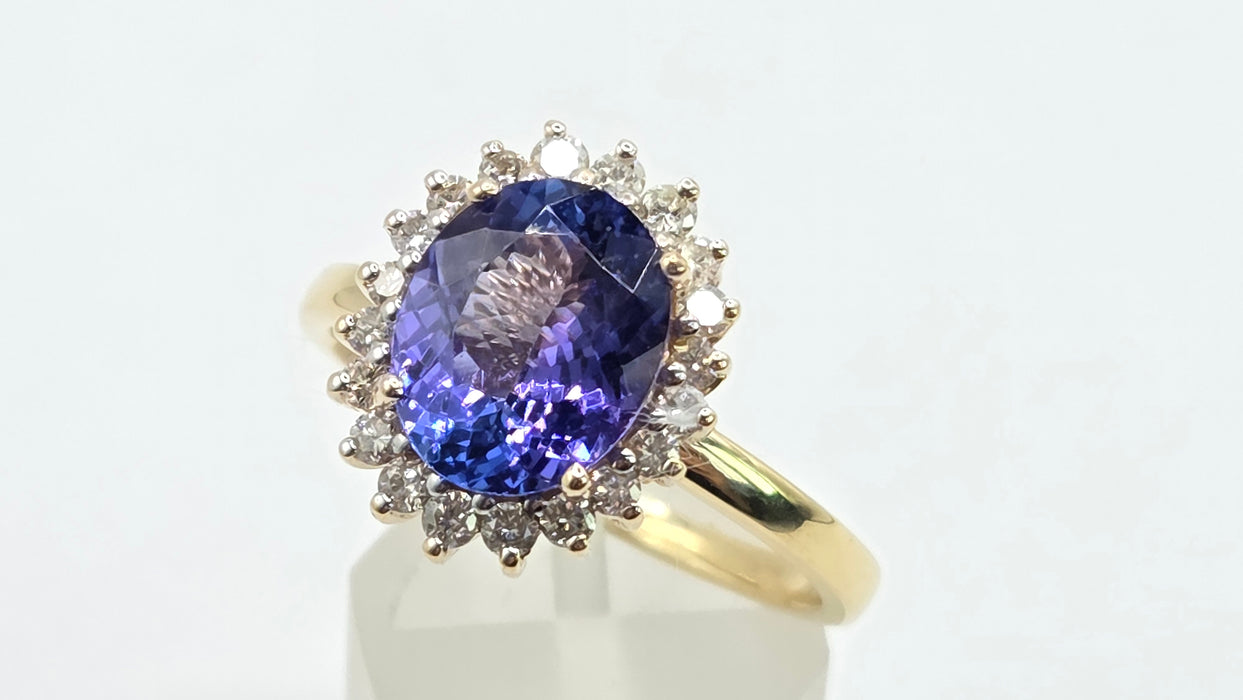 Vintage: 18ct Gold Tanzanite & Diamond Oval Cluster Ring