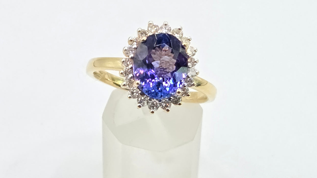 Vintage: 18ct Gold Tanzanite & Diamond Oval Cluster Ring