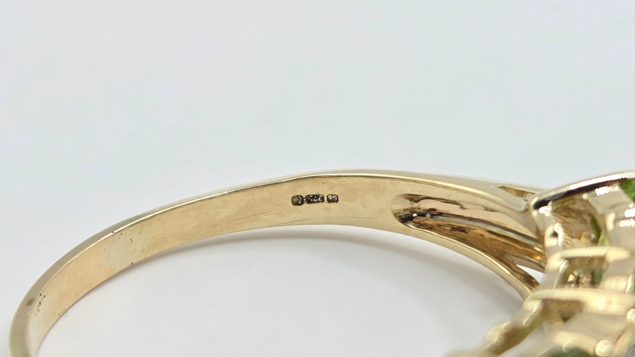 Vintage: 9ct Gold Peridot & Diamond Trilogy Ring