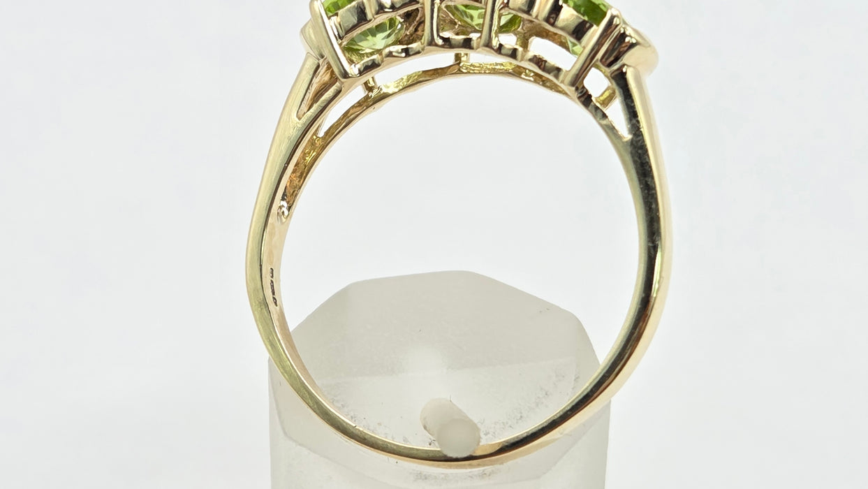 Vintage: 9ct Gold Peridot & Diamond Trilogy Ring