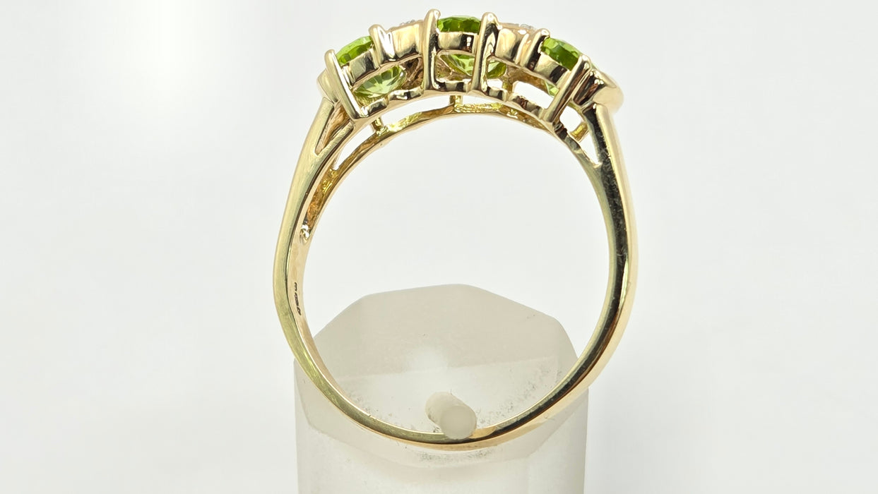 Vintage: 9ct Gold Peridot & Diamond Trilogy Ring