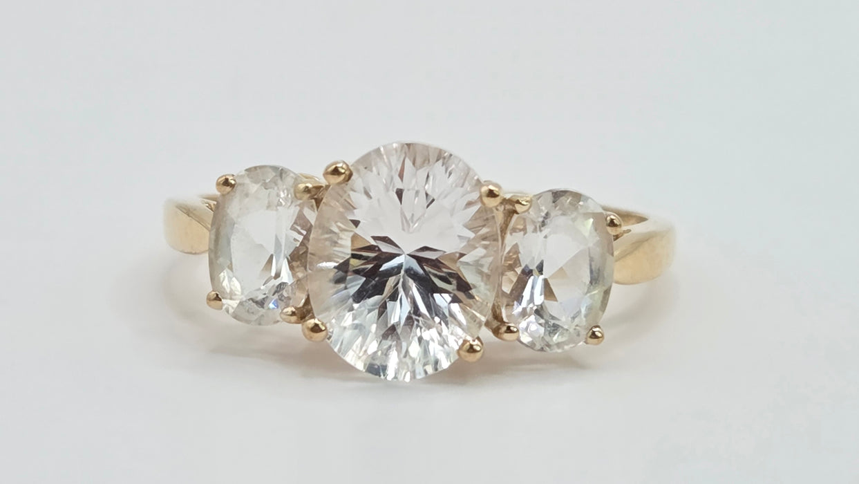 Vintage: 9ct Gold White Quartz Trilogy Ring