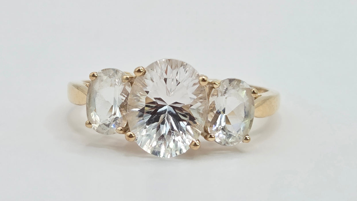 Vintage: 9ct Gold White Quartz Trilogy Ring
