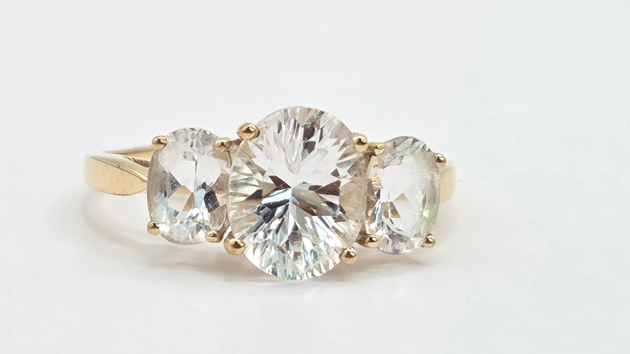 Vintage: 9ct Gold White Quartz Trilogy Ring