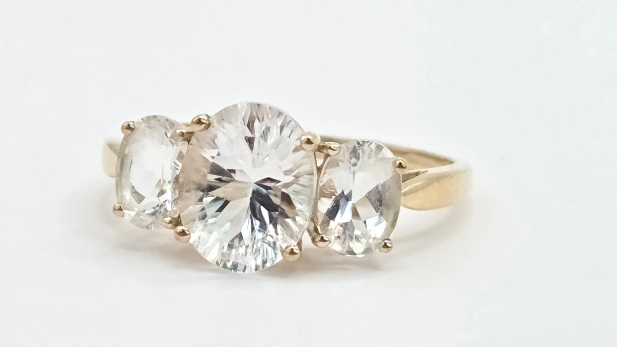 Vintage: 9ct Gold White Quartz Trilogy Ring