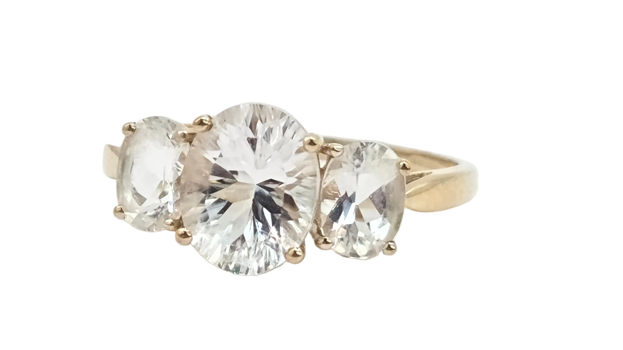 Vintage: 9ct Gold White Quartz Trilogy Ring