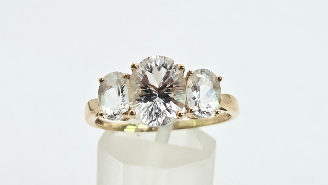 Vintage: 9ct Gold White Quartz Trilogy Ring