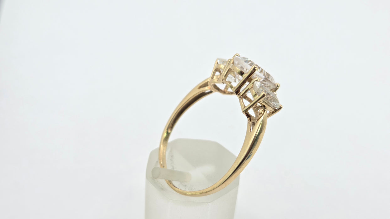 Vintage: 9ct Gold White Quartz Trilogy Ring