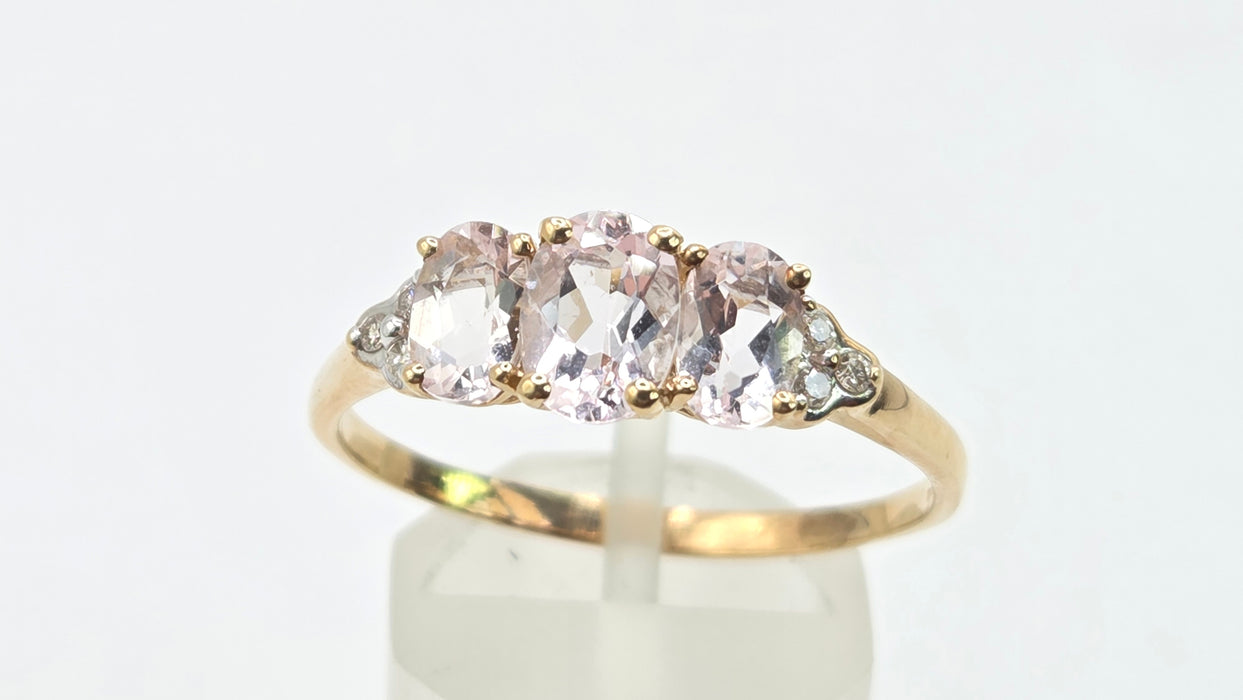 Vintage: 9ct Gold Morganite & Diamond Trilogy Ring