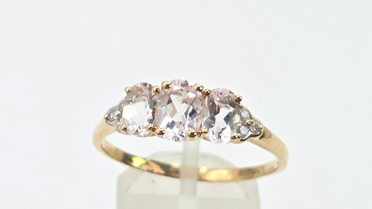 Vintage: 9ct Gold Morganite & Diamond Trilogy Ring