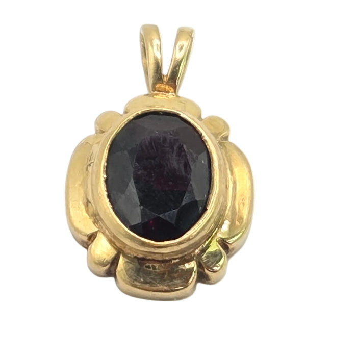 Vintage: 9ct Gold Garnet Oval Pendant
