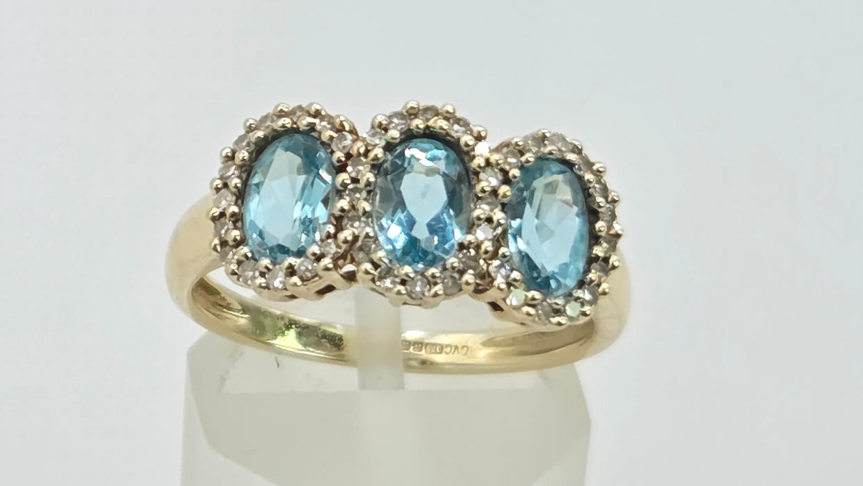 Vintage: 9ct Gold Aquamarine & Diamond Triple Cluster Ring