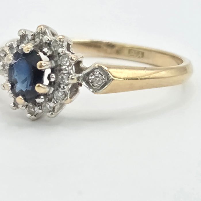 Vintage: 9ct Gold Sapphire & Diamond Oval Cluster Ring