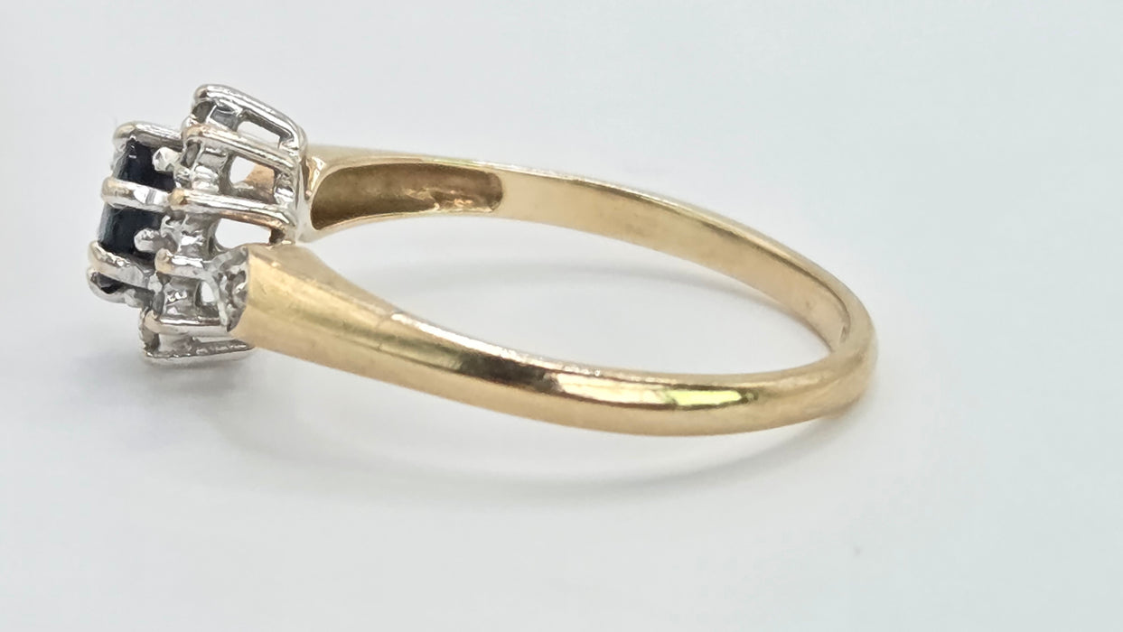 Vintage: 9ct Gold Sapphire & Diamond Oval Cluster Ring