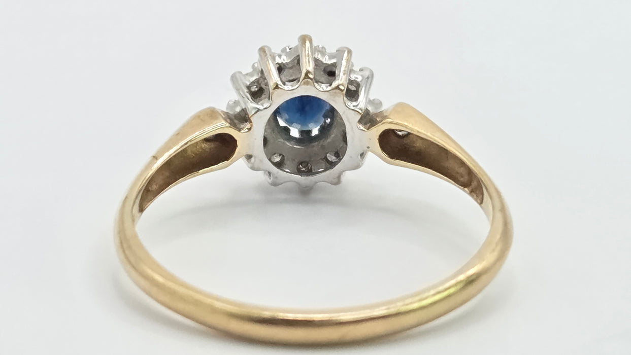 Vintage: 9ct Gold Sapphire & Diamond Oval Cluster Ring
