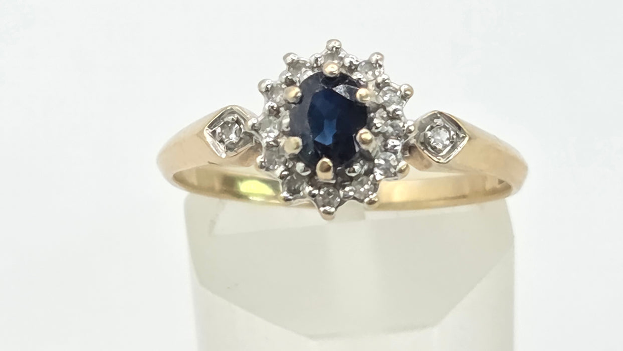 Vintage: 9ct Gold Sapphire & Diamond Oval Cluster Ring