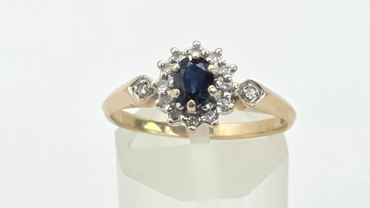 Vintage: 9ct Gold Sapphire & Diamond Oval Cluster Ring