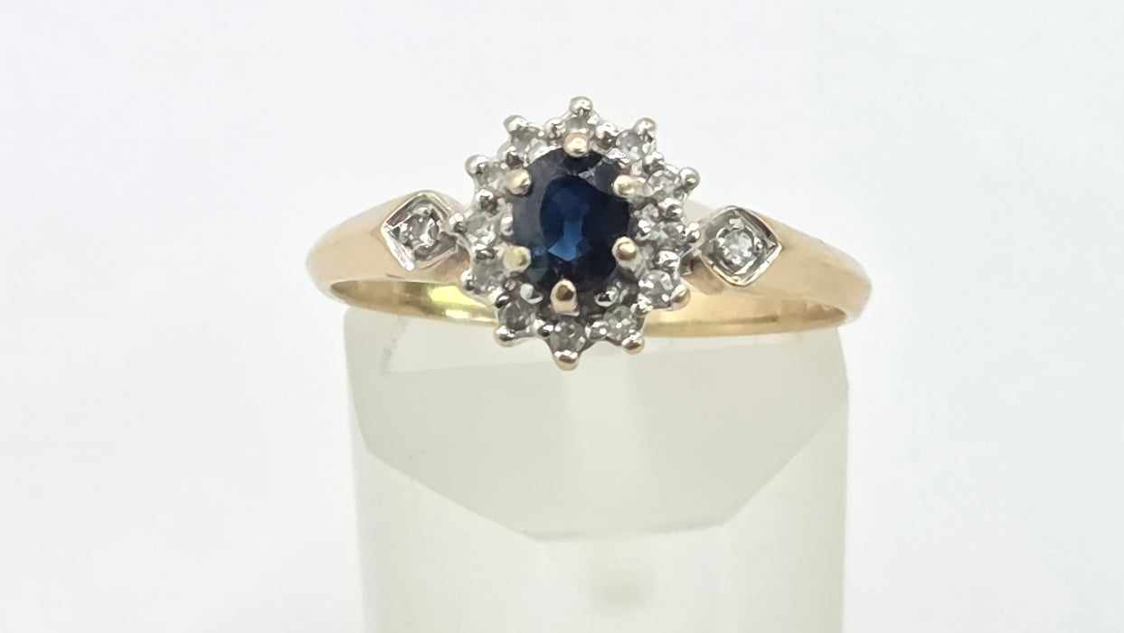 Vintage: 9ct Gold Sapphire & Diamond Oval Cluster Ring