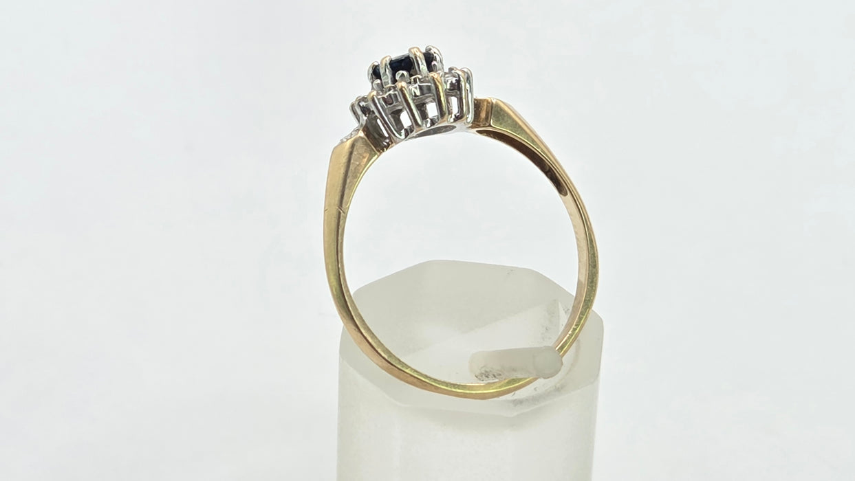 Vintage: 9ct Gold Sapphire & Diamond Oval Cluster Ring