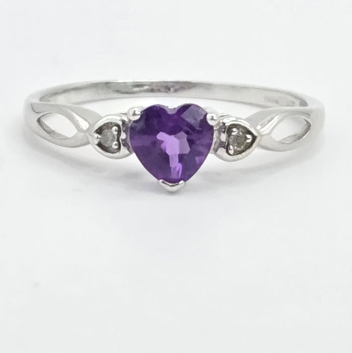 Vintage: 9ct White Gold Heart Amethyst & Diamond Ring