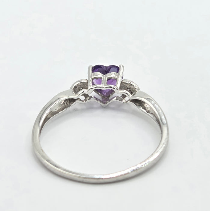 Vintage: 9ct White Gold Heart Amethyst & Diamond Ring