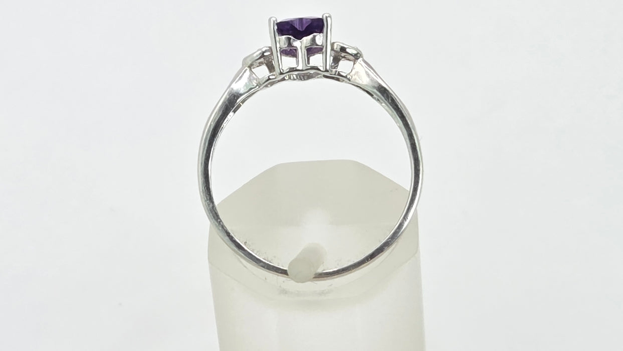 Vintage: 9ct White Gold Heart Amethyst & Diamond Ring