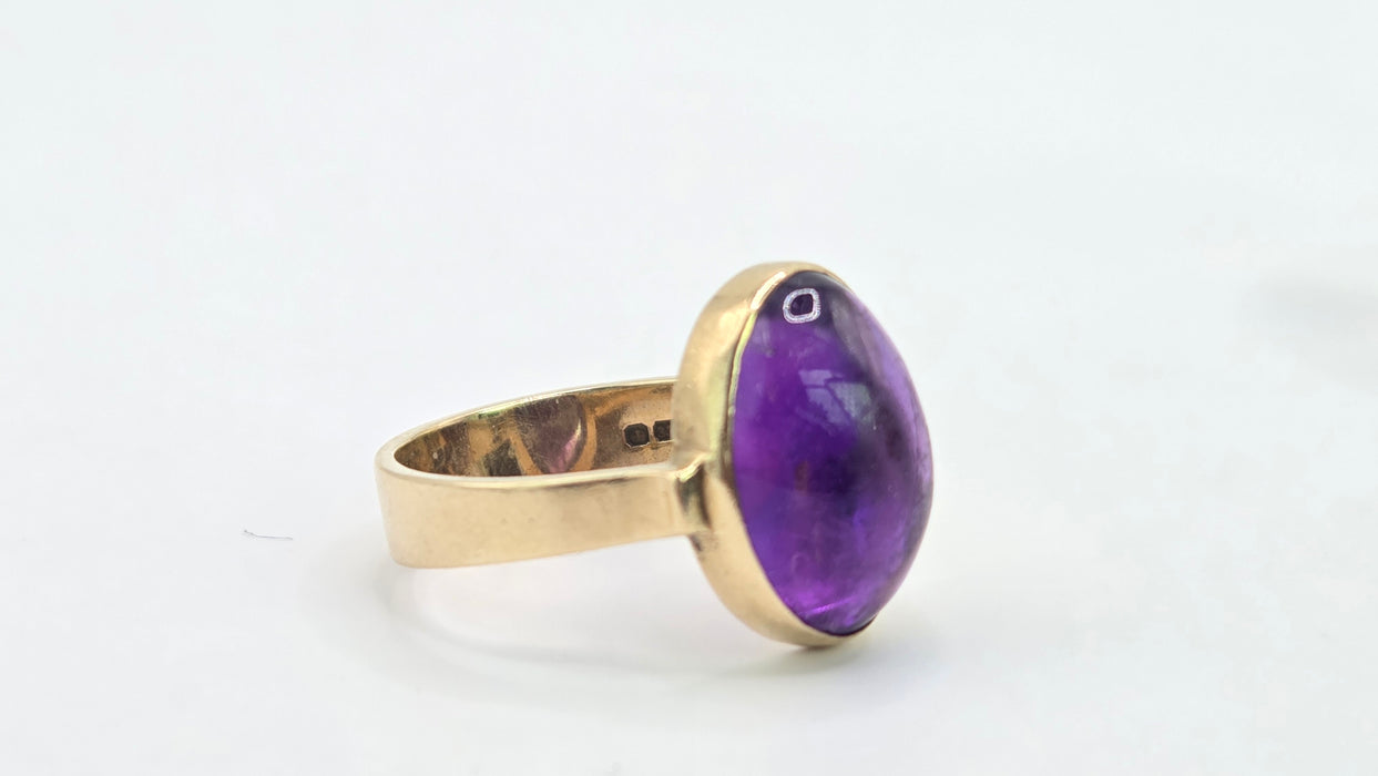 Vintage: 9ct Gold Cabochon Amethyst Solitaire Ring — From 1977