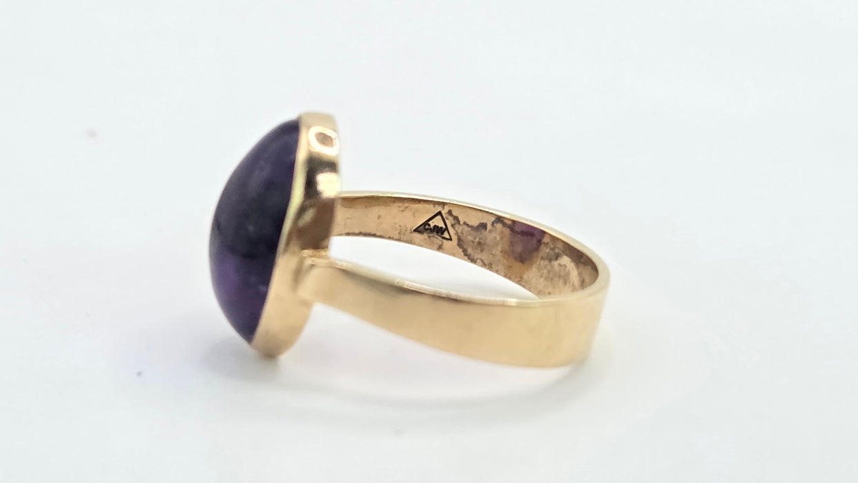 Vintage: 9ct Gold Cabochon Amethyst Solitaire Ring — From 1977