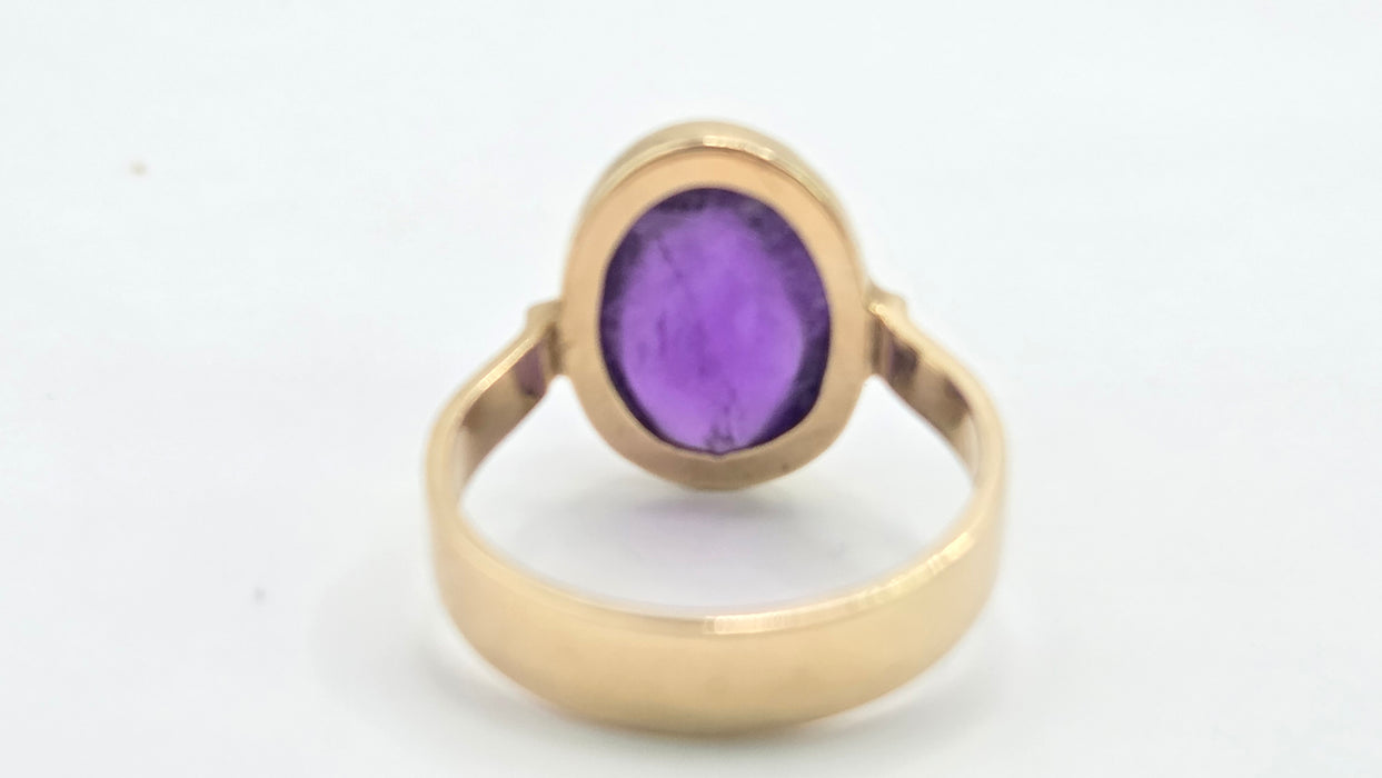 Vintage: 9ct Gold Cabochon Amethyst Solitaire Ring — From 1977