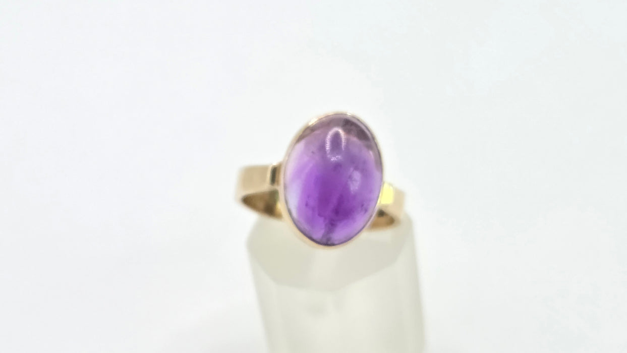 Vintage: 9ct Gold Cabochon Amethyst Solitaire Ring — From 1977