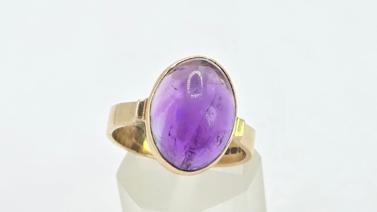 Vintage: 9ct Gold Cabochon Amethyst Solitaire Ring — From 1977