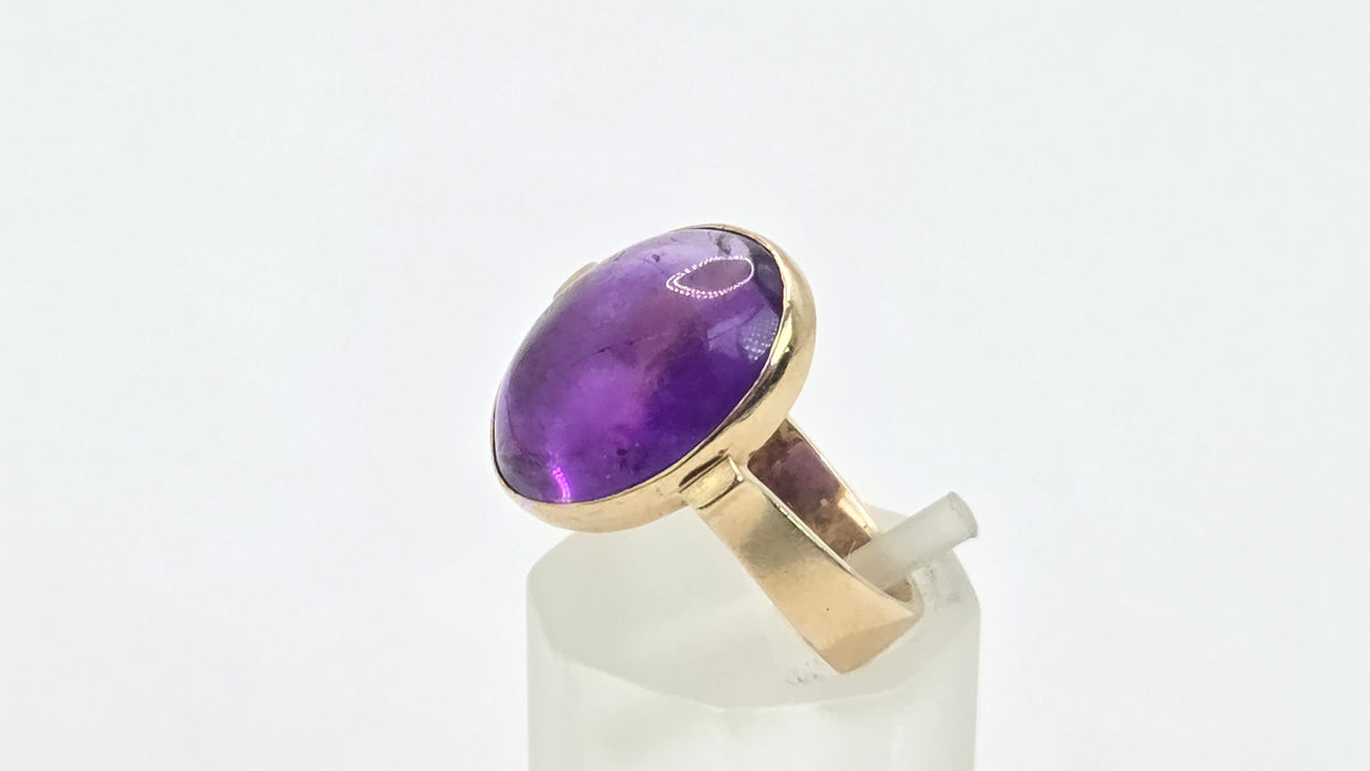 Vintage: 9ct Gold Cabochon Amethyst Solitaire Ring — From 1977