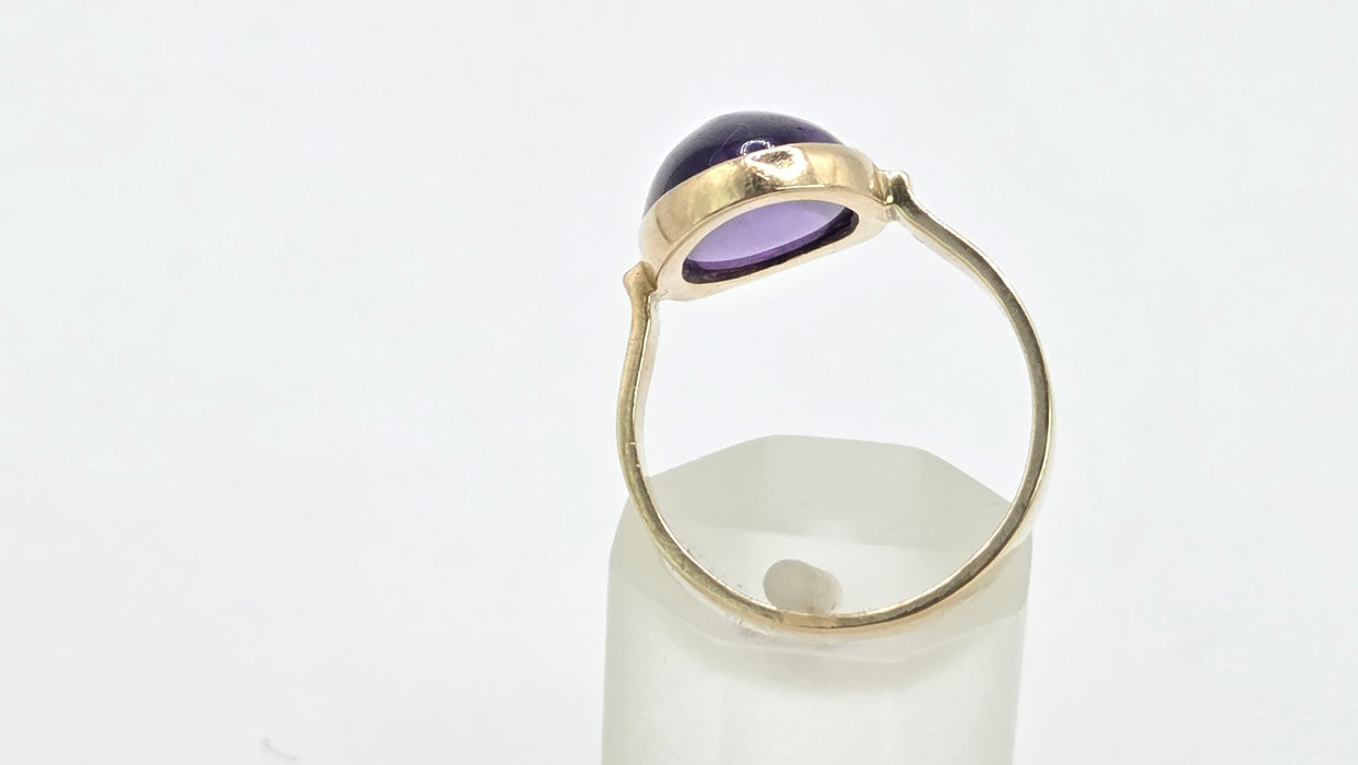 Vintage: 9ct Gold Cabochon Amethyst Solitaire Ring — From 1977
