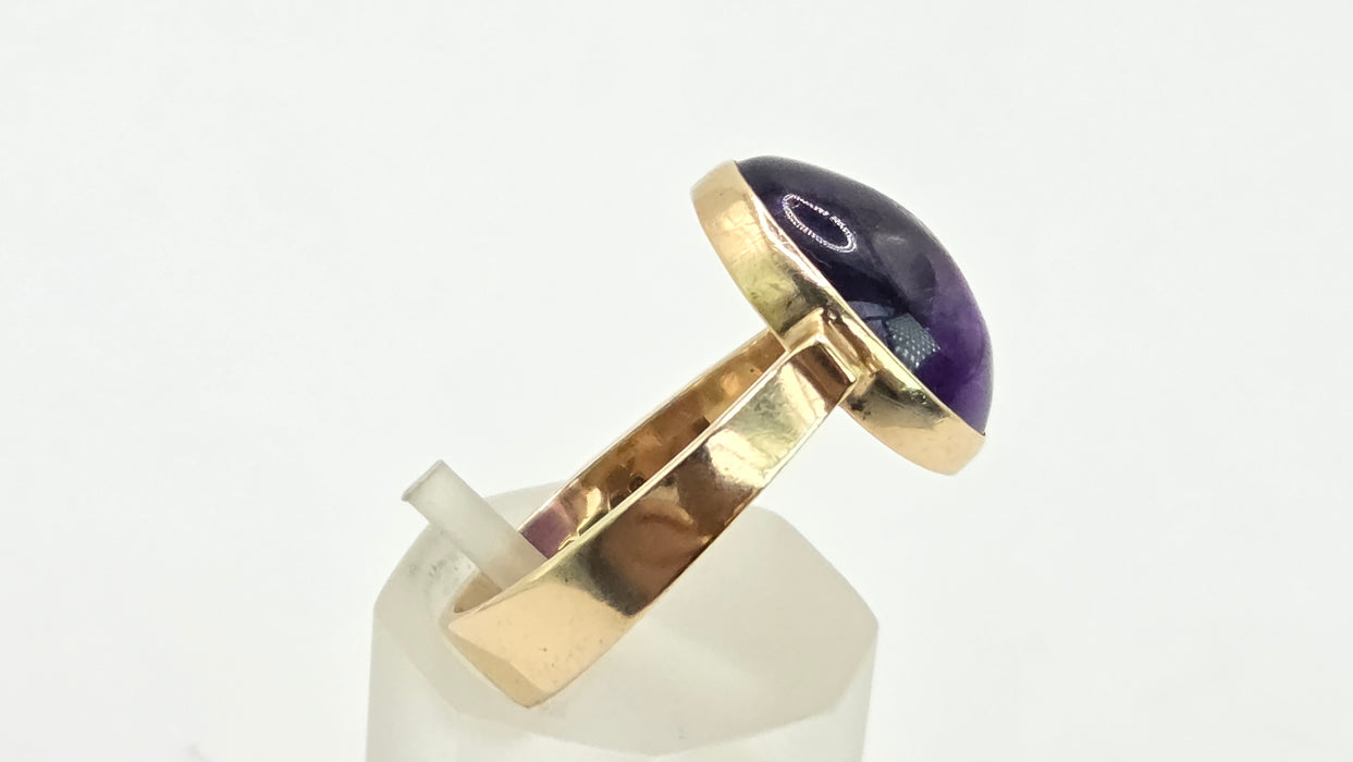 Vintage: 9ct Gold Cabochon Amethyst Solitaire Ring — From 1977