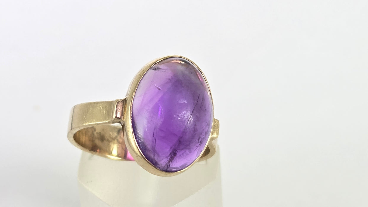 Vintage: 9ct Gold Cabochon Amethyst Solitaire Ring — From 1977