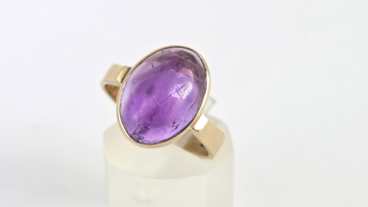 Vintage: 9ct Gold Cabochon Amethyst Solitaire Ring — From 1977