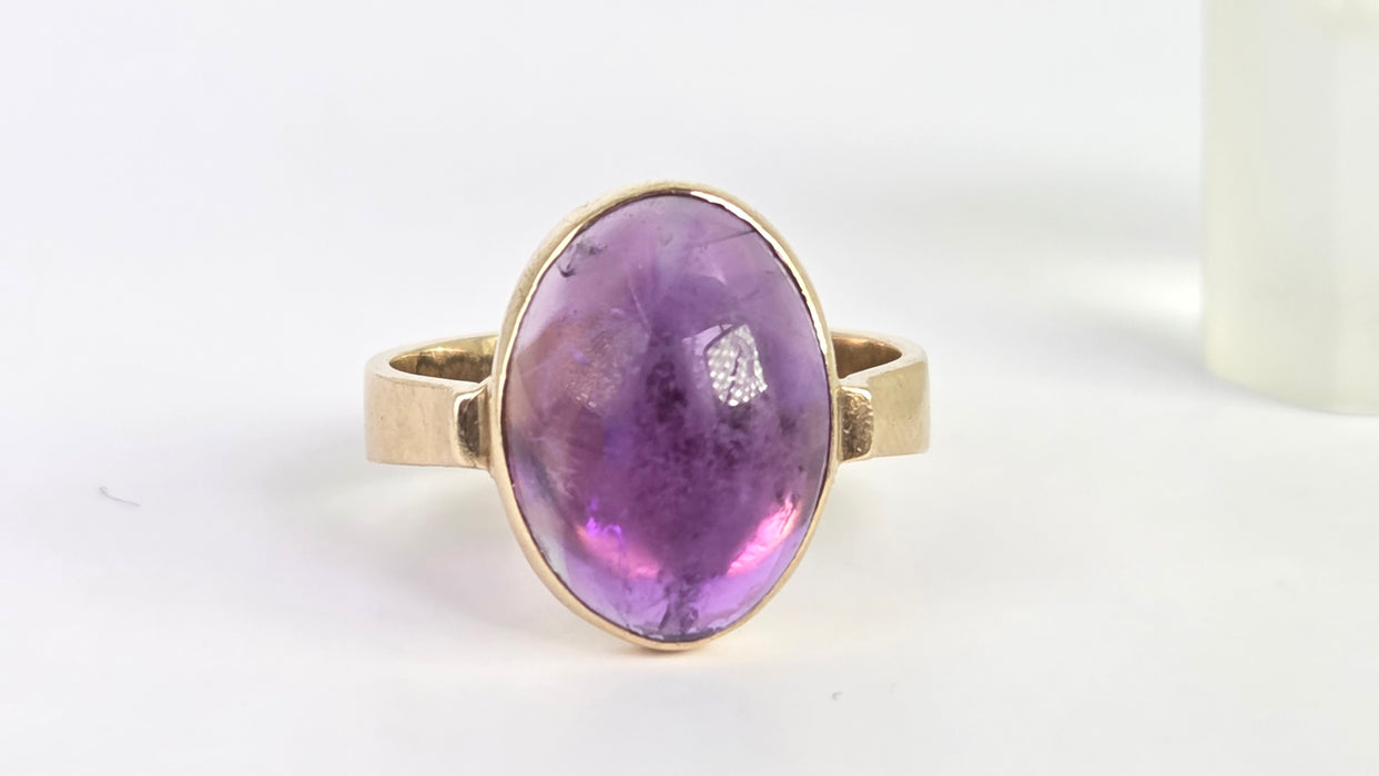 Vintage: 9ct Gold Cabochon Amethyst Solitaire Ring — From 1977