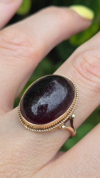Vintage: 9ct Yellow Gold Cabochon Garnet Carbuncle Signet Ring — From 1995