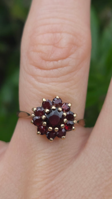 Vintage: 9ct Gold Garnet Flowerhead Cluster Ring — From 1970