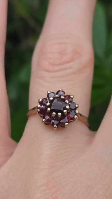 Vintage: 9ct Gold Garnet Flowerhead Cluster Ring — From 1970
