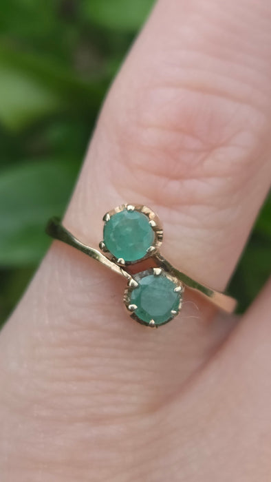 Vintage: 18ct Yellow Gold Twin Emerald Crossover Ring