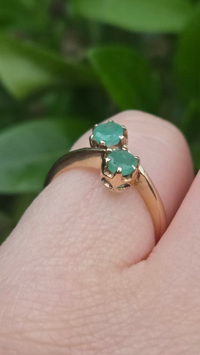 Vintage: 18ct Yellow Gold Twin Emerald Crossover Ring