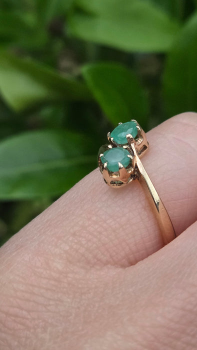 Vintage: 18ct Yellow Gold Twin Emerald Crossover Ring