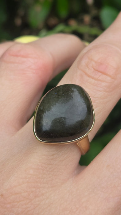 Vintage: 9ct Yellow Gold Green Agate Solitaire Ring