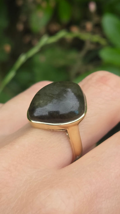 Vintage: 9ct Yellow Gold Green Agate Solitaire Ring