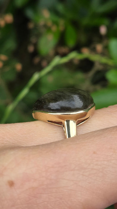 Vintage: 9ct Yellow Gold Green Agate Solitaire Ring