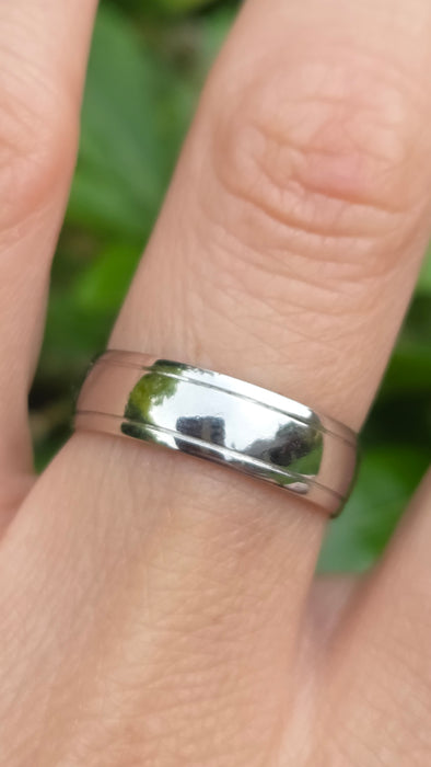 Vintage: Platinum 950 Substantial & Elegant Wedding Band