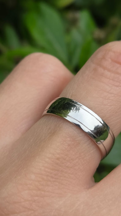 Vintage: Platinum 950 Substantial & Elegant Wedding Band
