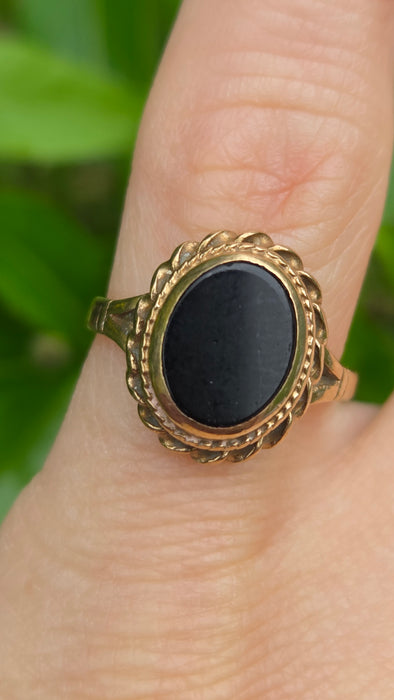 Vintage: 9ct Yellow Gold Black Onyx Signet Ring — From 1977
